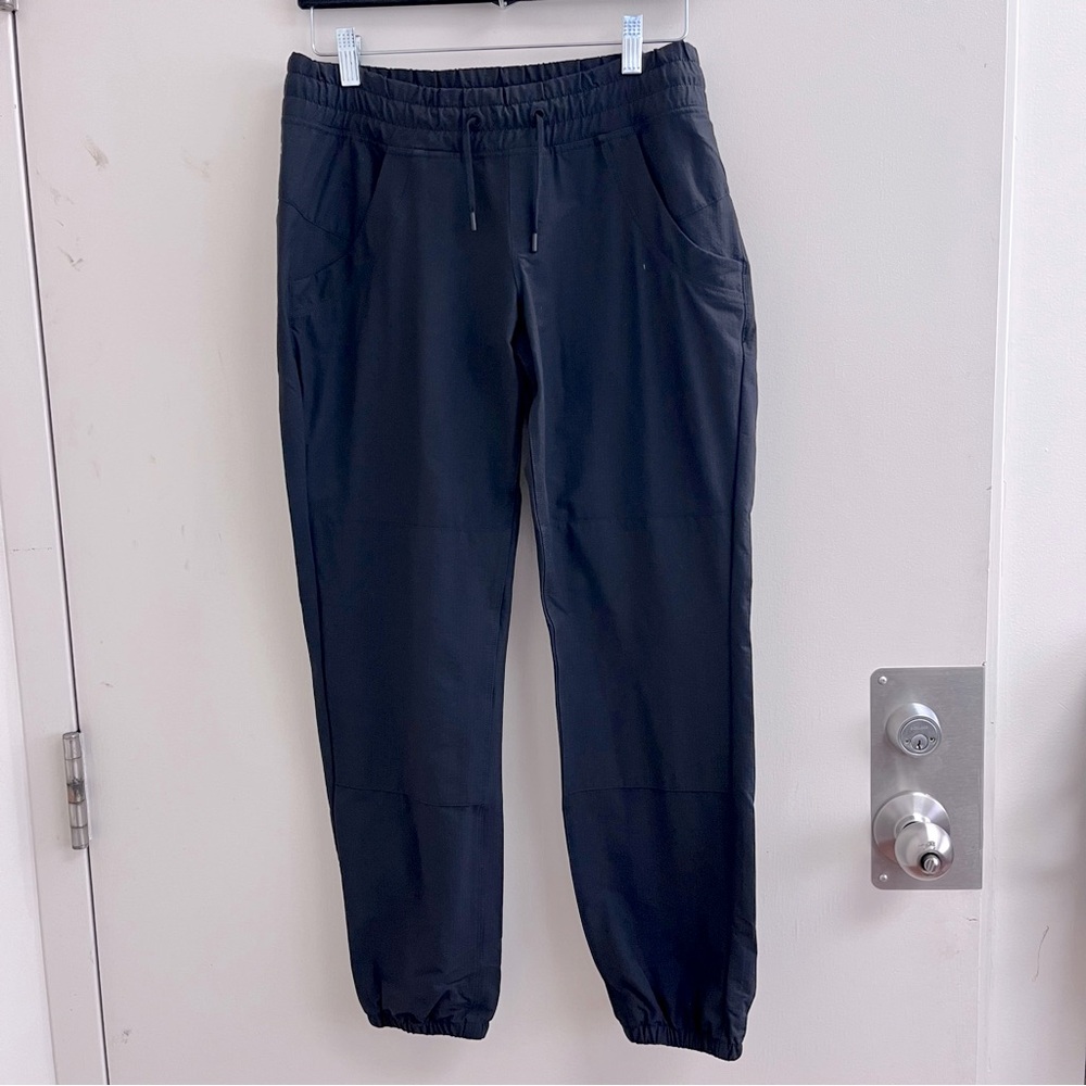 MEC Black Track Pants nylon size 6 regular